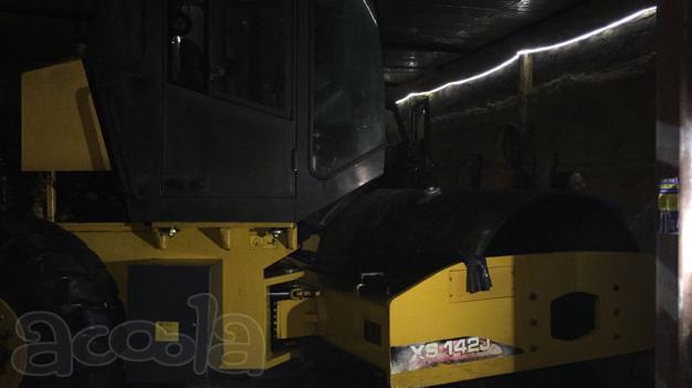 XCMG XS142 каток грунтовый
