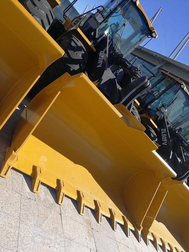 Фронтальный погрузчик XCMG ZL50FV / LW500FN 5т скальный ковш в наличии Красноярск